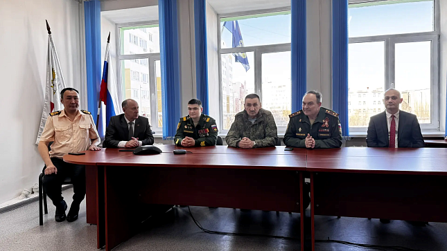 В Восточно-Сибирском территориальном управлении Федерального агентства        по рыболовству состоялась встреча с Героем России Семеном Софроновым